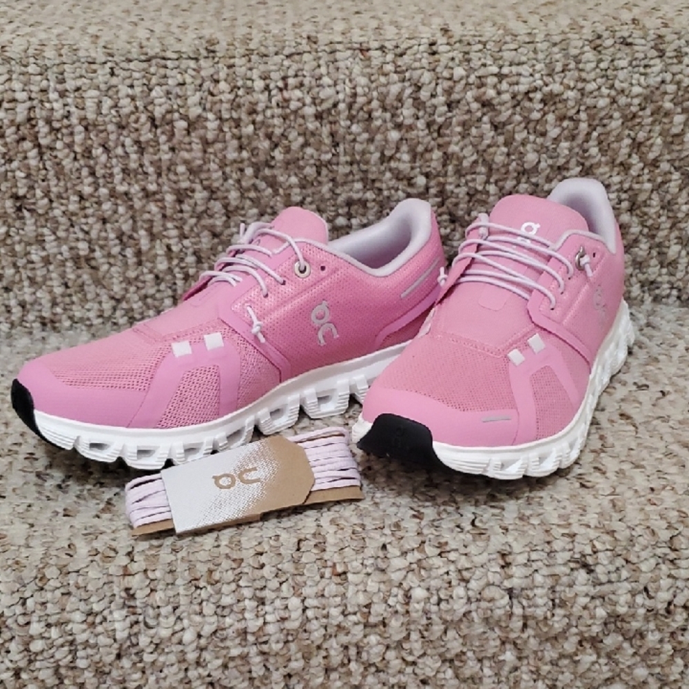 On Cloud 6 Rasberry/White Womens Running Shoes, Size 7